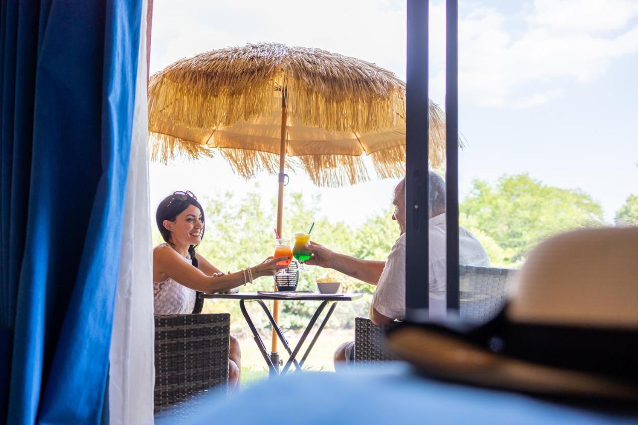 Logis Hotel & Spa Dejeunez Sous L'Arbre 루세 외부 사진